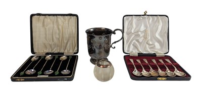 Lot 141 - EDWARD VII HALLMARKED SILVER CHRISTENING MUG & TWO CASES OF SILVER SPOONS