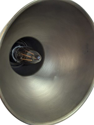 Lot 875 - A CONTEMPORARY GOLD INDUSTRIAL ANGLEPOISE DESK LAMP LIGHT