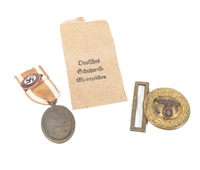 Lot 271 - WWII SECOND WORLD WAR GERMAN WEST WALL MEDAL & BELT BUCKLE