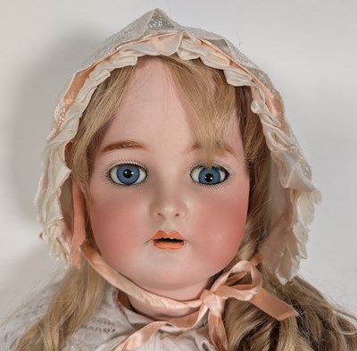 Lot 37 - DOLLS - GERMAN SIMON & HALBIG BSQUE HEADED DOLL