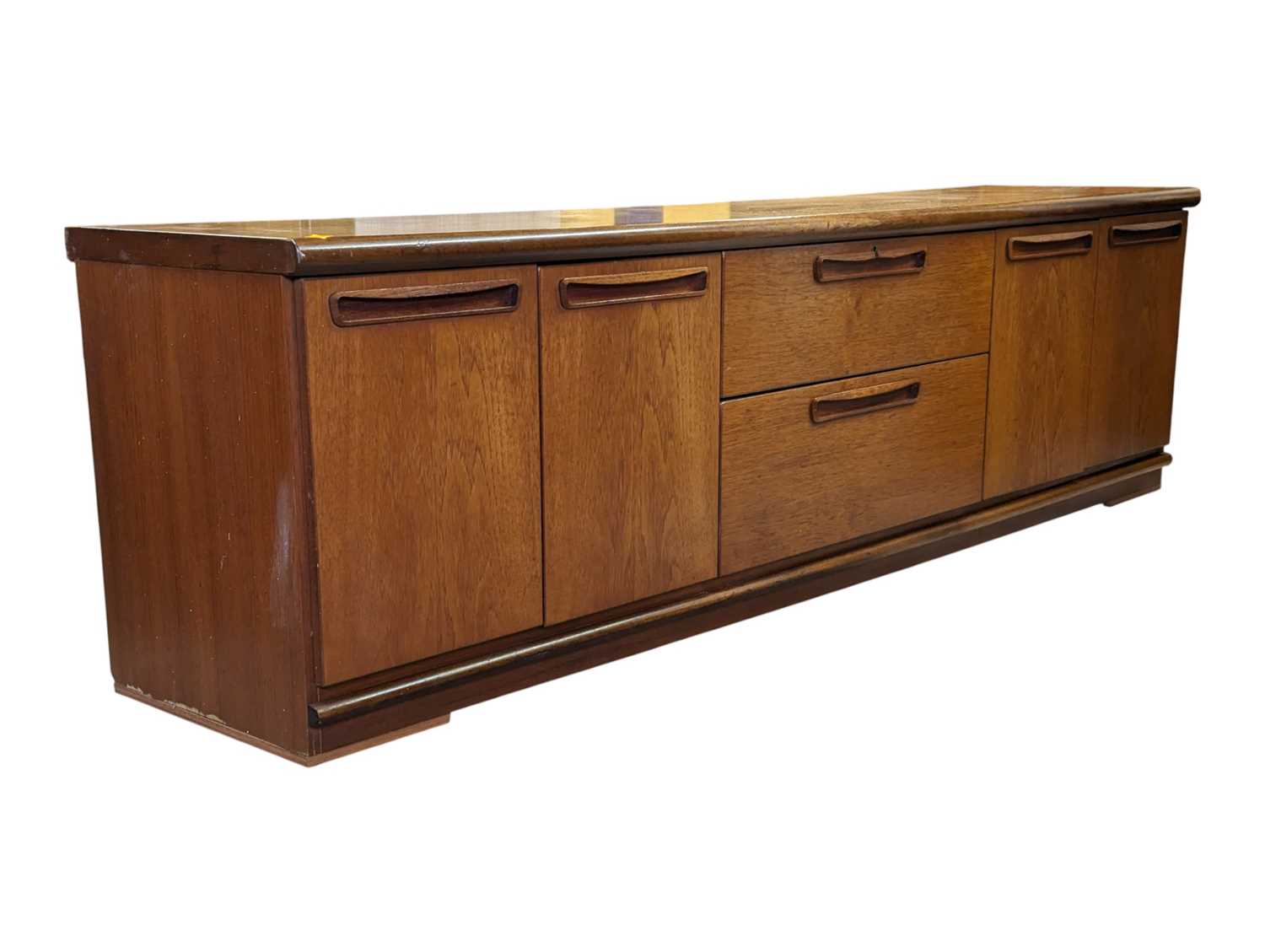 Lot 801 - MEREDEW FURNITURE - LARGE MID CENTURY TEAK SIDEBOARD CREDENZA