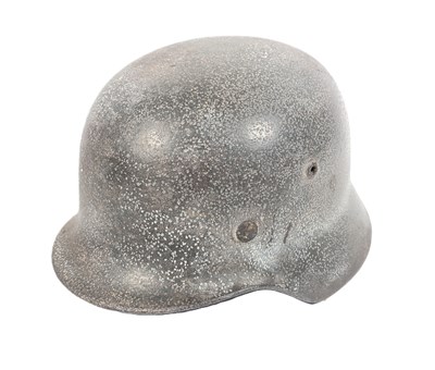 Lot 326 - WWII SECOND WORLD WAR GERMAN M35 COMBAT HELMET
