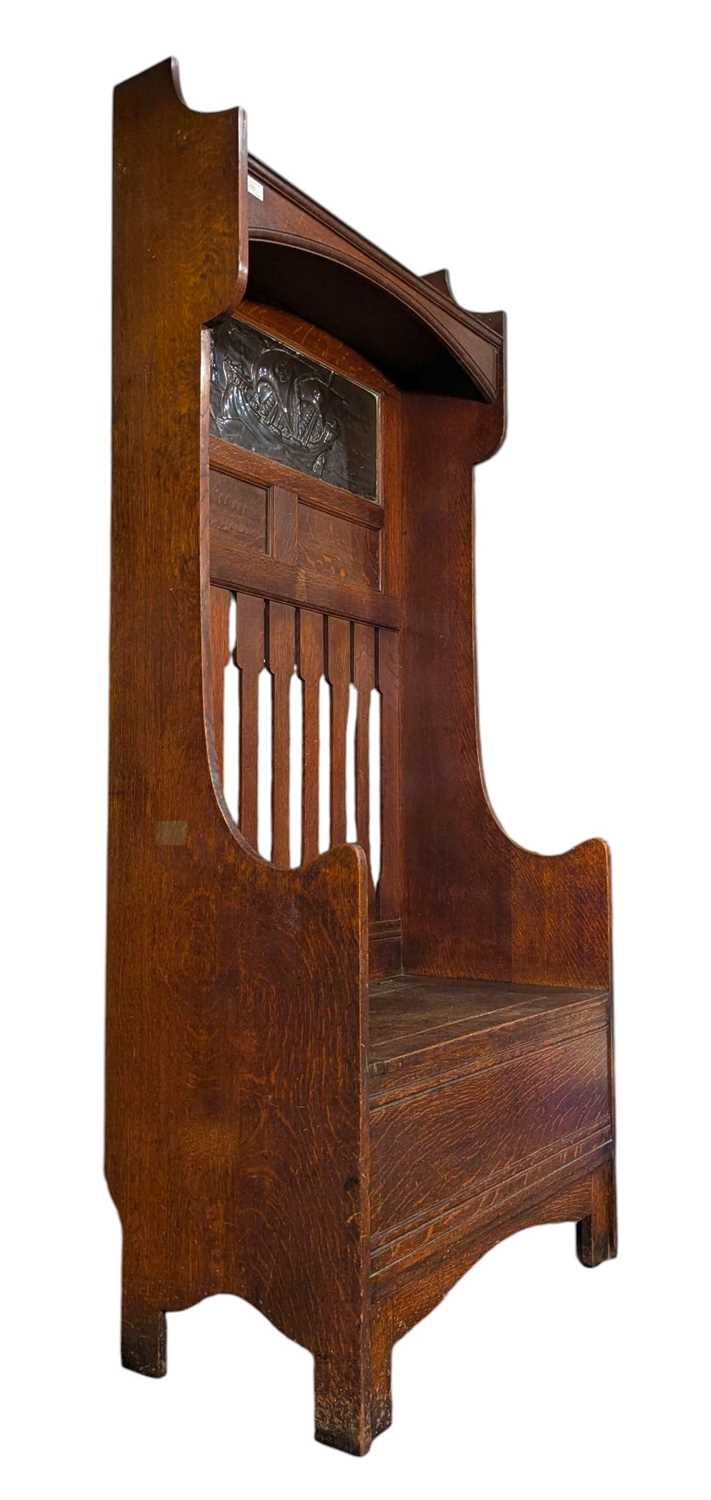 Lot 255 - SHAPLAND & PETTER ARTS & CRAFTS OAK SENTRY BOX HALL SETTLE