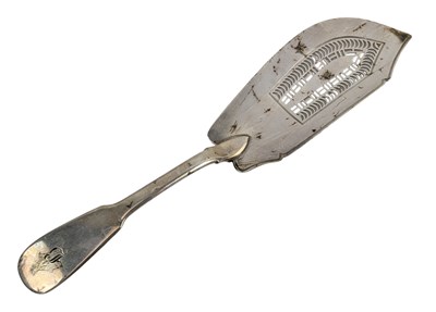 Lot 46 - EARLY 19TH CENTURY GEORGE III HALLMARKED SILVER FISH SLICE