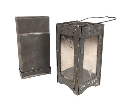 Lot 169 - WWI FIRST WORLD WAR BRITISH FOLDING BUNKER LANTERN