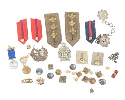 Lot 164 - COLLECTION OF BRITISH MILITARY CAP BADGES & UNIFORM BUTTONS