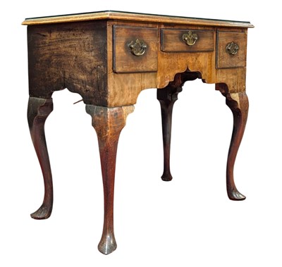 Lot 358 - GEORGE III 18TH CENTURY WALNUT KNEEHOLE LOWBOY DESK