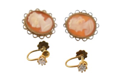 Lot 316 - TWO PAIRS OF VINTAGE GOLD SCREW BACK EARRINGS