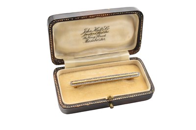 Lot 454 - EARLY 20TH CENTURY GOLD & DIAMOND BAR BROOCH