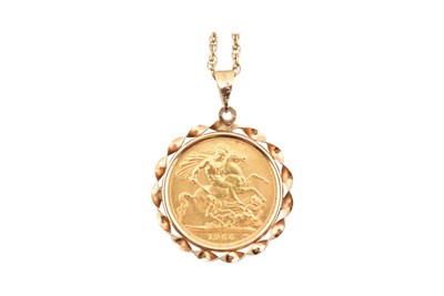 Lot 540 - ELIZABETH II SOVEREIGN MOUNTED PENDANT & NECKLACE