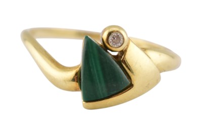 Lot 490 - 14CT GOLD MALACHITE & DIAMOND RING