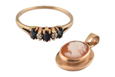 Lot 500 - SAPPHIRE & DIAMOND THREE STONE RING & CAMEO PENDANT