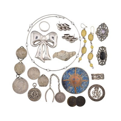 Lot 513 - COLLECTION OF SILVER & WHITE METAL JEWELLERY