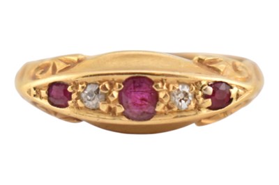 Lot 423 - EDWARDIAN HALLMARKED 18CT GOLD RUBY & DIAMOND RING