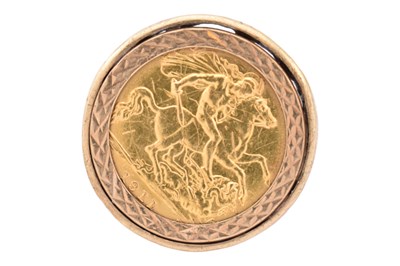 Lot 182 - 1911 HALF SOVEREIGN 9CT GOLD RING