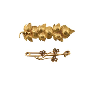 Lot 515 - TWO EARLY 20TH CENTURY BROOCH PINS