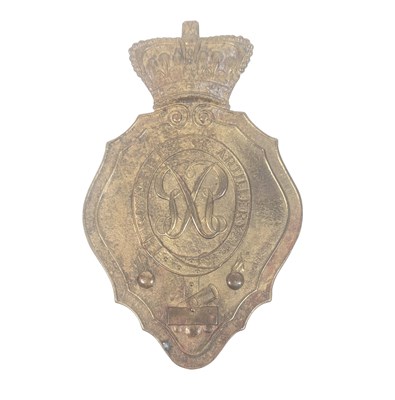 Lot 8 - BRITISH NAPOLEONIC WAR PERIOD ROYAL ARTILLERY SHAKO PLATE