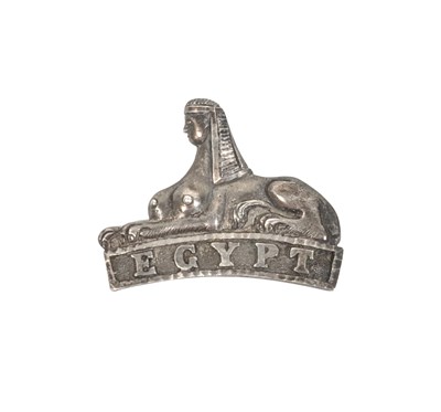 Lot 52 - SCOTTISH HIGHLAND REGIMENT FEATHER BONNET BADGE