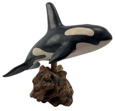 Lot 287 - HAZEL OLSEN, AMERICAN - RETRO 20TH CENTURY 1989 CERAMIC FIGURE OF ORCA ON STAND