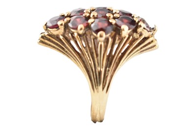 Lot 220 - 1970S HALLMARKED 9CT GOLD GARNET CLUSTER RING