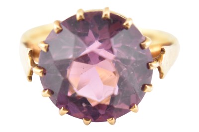 Lot 146 - 1930S HALLMARKED 18CT GOLD PASTE SET RING