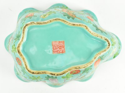 Lot 34 - QING TURQUOISE GROUND FAMILLE ROSE SCALLOPED BOWL 清 松石绿地粉彩瓜瓞连绵碗