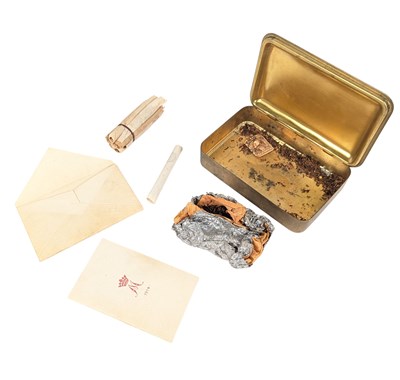 Lot 166 - WWI FIRST WORLD WAR PRINCESS MARY CHRISTMAS TIN WITH TOBACCO
