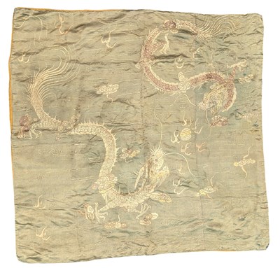 Lot 195 - 20TH CHINESE SILK EMBROIDERY HANGING PANEL 20世纪刺绣