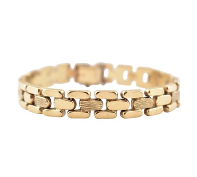 Lot 201 - 1970S HALLMARKED 9CT GOLD BRICK LINK BRACELET