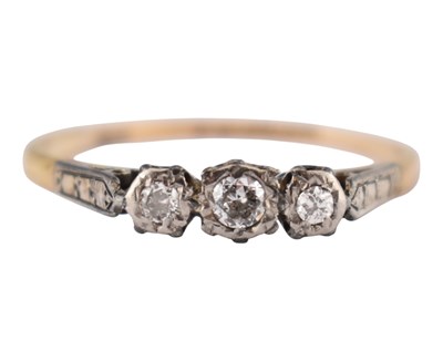 Lot 330 - 18CT GOLD & PLATINUM DIAMOND THREE STONE RING
