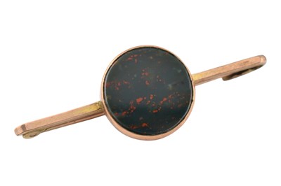 Lot 413 - 9CT GOLD BLOODSTONE PIN BROOCH