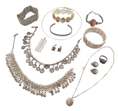 Lot 35 - COLLECTION OF WHITE METAL & SILVER JEWELLERY