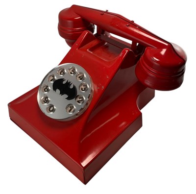 Lot 296 - BATMAN - VINTAGE LATE 20TH CENTURY OVERSIZED FUNFAIR PHONE