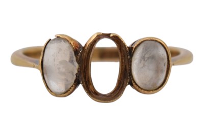 Lot 426 - 18CT GOLD & MOONSTONE RING AF
