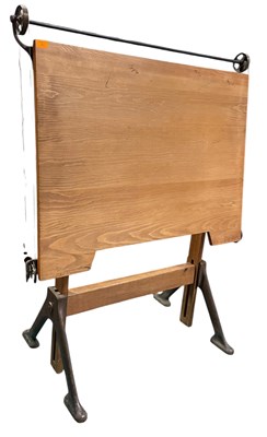 Lot 267 - VINTAGE MID CENTURY DRAFTMAN'S / DRAFTING ADJUSTABLE TABLE