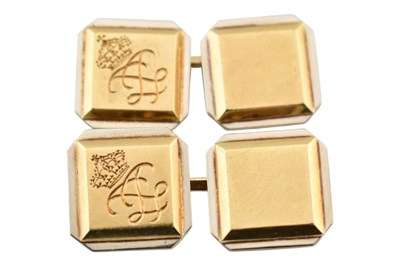 Lot 97 - PAIR OF GOLD CRESTED CUFFLINKS