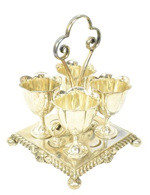 Lot 14 - EARLY 20TH CENTURY EDWARD VII HALLMARKED SILVER EGG CUPS AND HOLDER