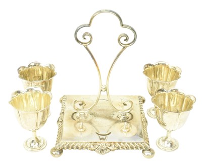 Lot 14 - EARLY 20TH CENTURY EDWARD VII HALLMARKED SILVER EGG CUPS AND HOLDER