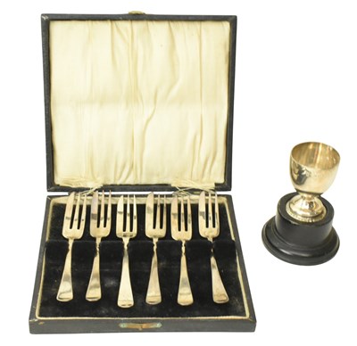 Lot 138 - GEORGE V HALLMARKED SILVER MINIATURE TROPHY & CASED SILVER FORKS SET