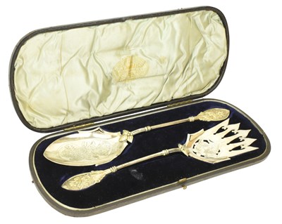 Lot 45 - CASED VICTORIAN HALLMARKED SILVER SALAD SERVING FORK & SPOON SET