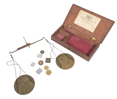 Lot 424 - 19TH CENTURY VICTORIAN HM CUSTOMS WEIGHTING SCALES