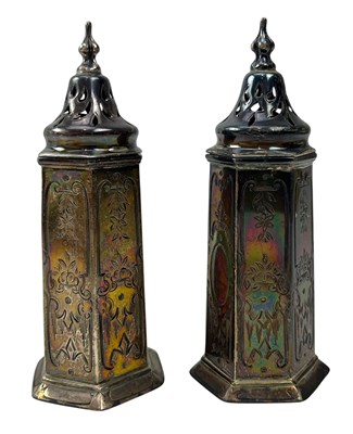 Lot 60 - PAIR OF EARLY 20TH CENTURY EDWARD VII HALLMARKED SILVER PEPPERETTES
