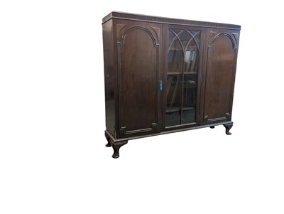 Lot 990 - VINTAGE 20TH CENTURY MAHOGANY DISPLAY CABINET / BOOKCASE