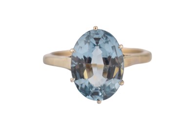 Lot 129 - 18CT GOLD SYNTHETIC SPINEL SOLITAIRE RING