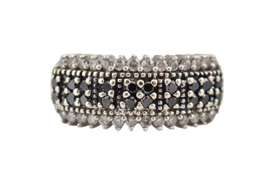 Lot 208 - HALLMARKED 9CT GOLD BLACK & WHITE DIAMOND CLUSTER RING