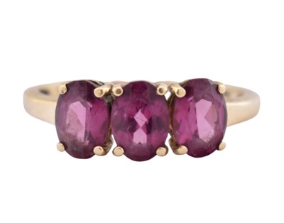 Lot 264 - HALLMARKED 9CT GOLD THREE STONE RING