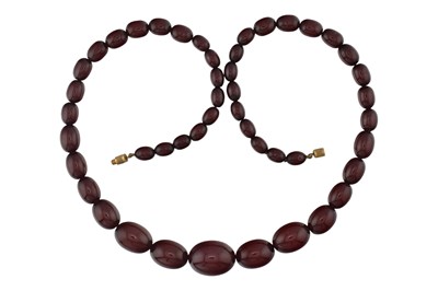 Lot 385 - VINTAGE CHERRY AMBER BAKELITE BEAD NECKLACE