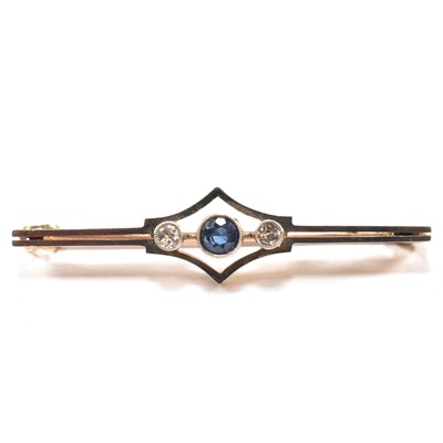 Lot 63 - EARLY 20TH CENTURY SAPPHIRE & DIAMOND BROOCH PIN