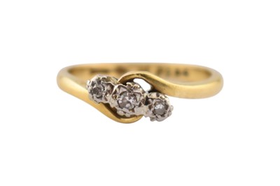 Lot 186 - 18CT GOLD & DIAMOND THREE STONE RING