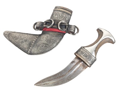 Lot 450 - EARLY 20TH CENTURY MIDDLE EASTERN JAMBIYA DAGGER